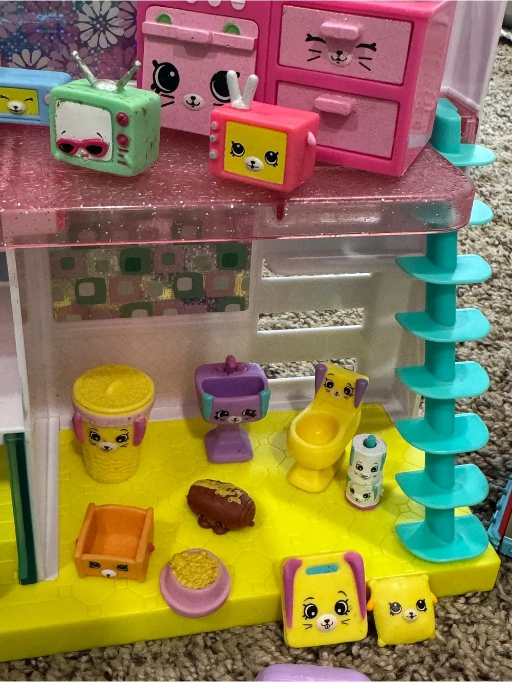 Shopkins Play Set with Pink Pizza Crossbody Bag - Colorful Toy Accessories